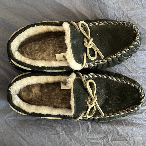 L.L.Bean Men’s Wicked Good Moccasins Black Size 8 M Slippers, real lambs fur - Picture 3 of 6